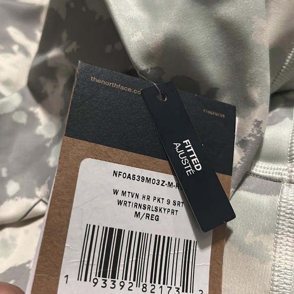 NWT The North Face Women’s Motivation Pocket 9” Shorts - Picture 4 of 4